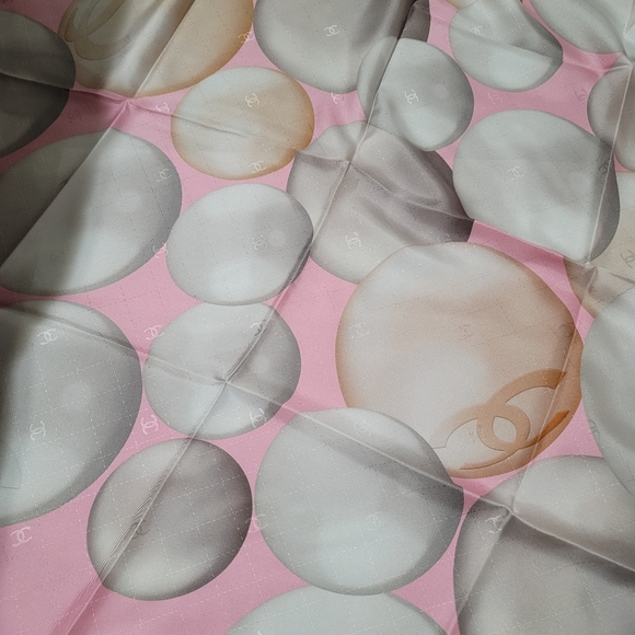 SOLD‼️Chanel pearl scarf silk size 90×90 - Picture 13 of 14